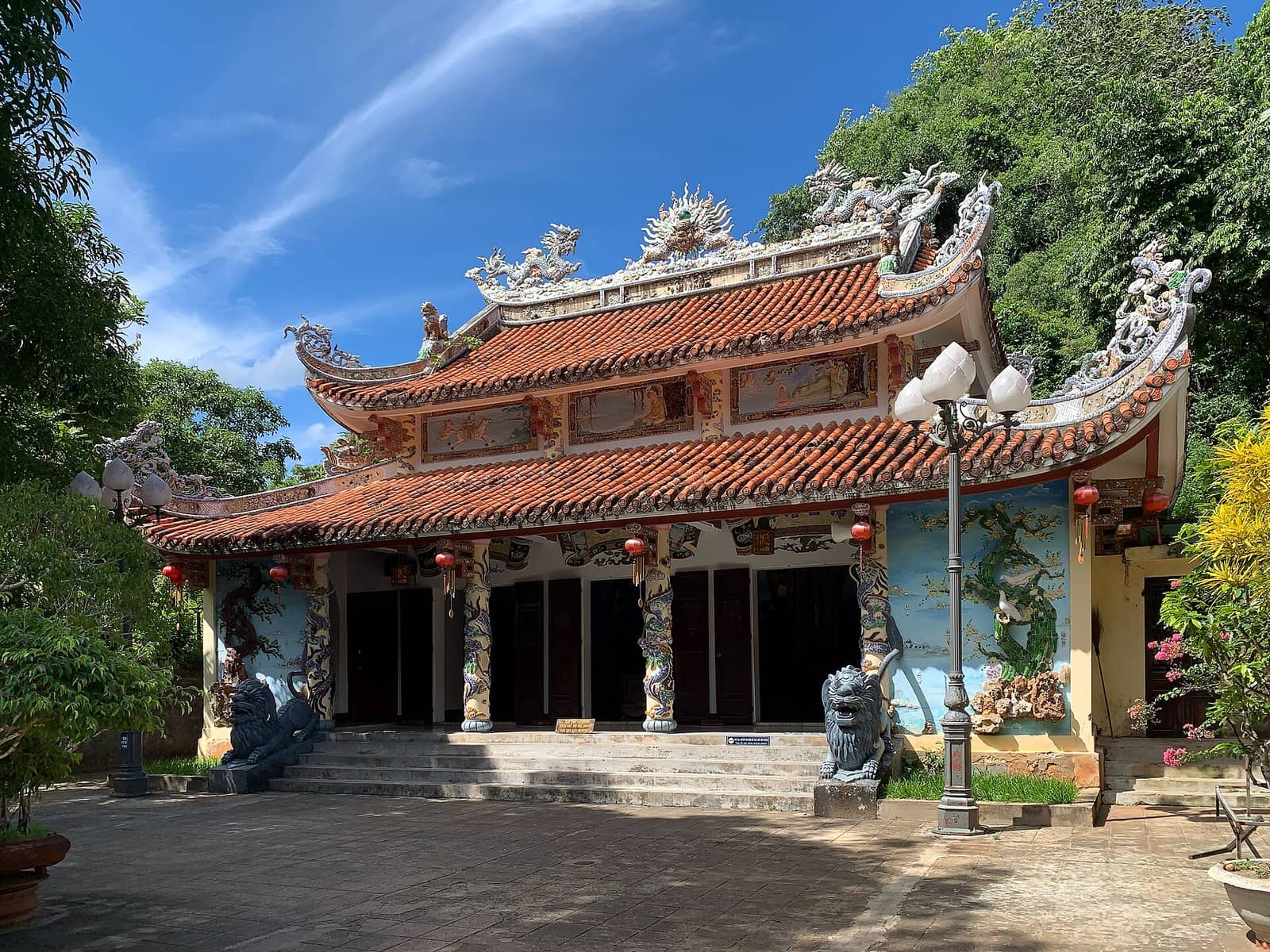 Tam Thai Pagoda with its tiled roof on Thuy Son, one of the Marble Mountains