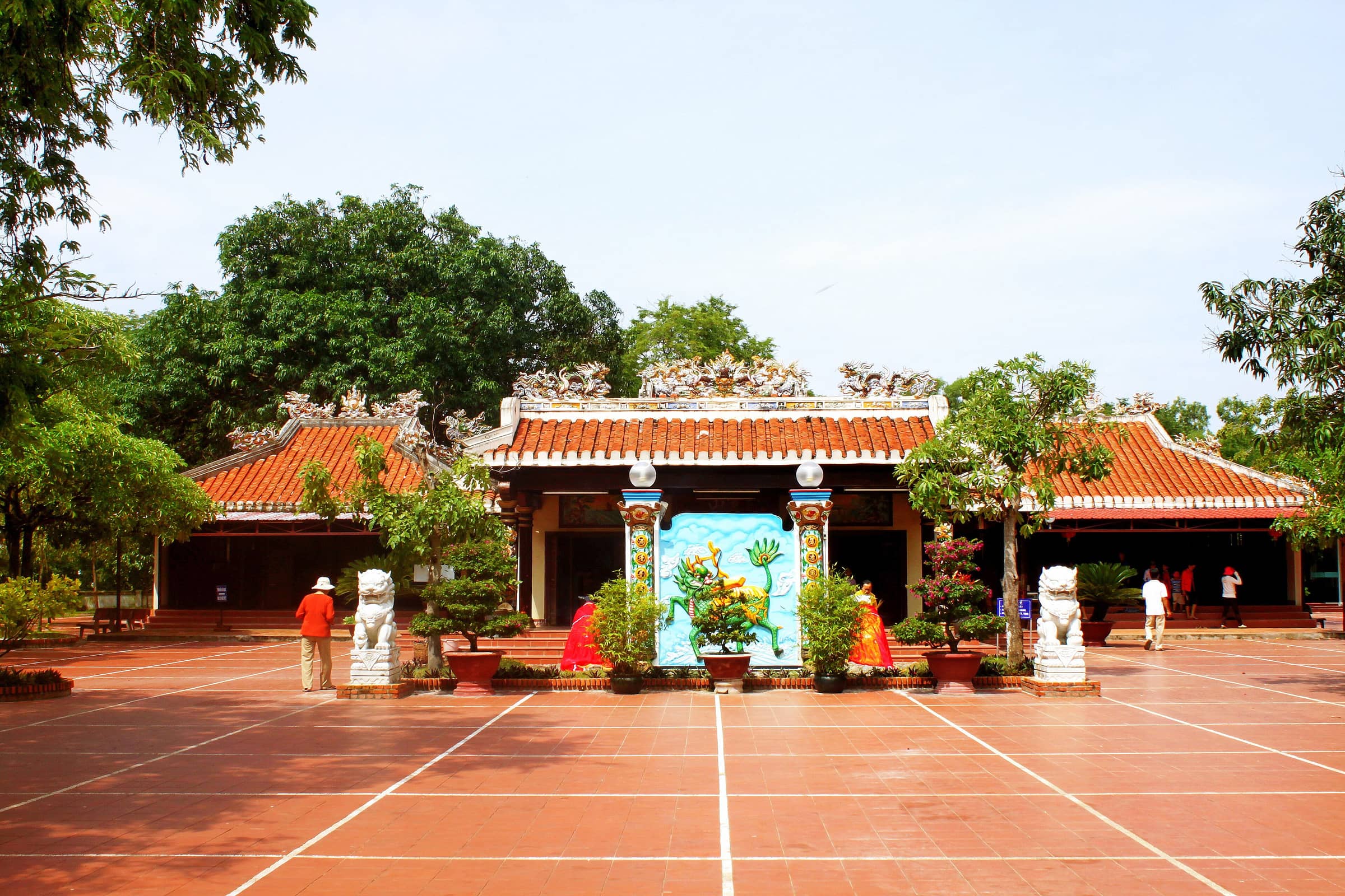 The tiled-roof Thay Thim temple courtyard in La Gi